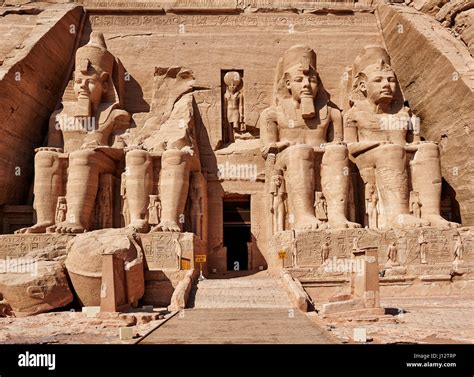 ¡Sumérgete en la Historia con los Templos de Ramse II en Ramsés!