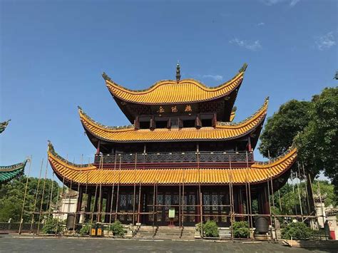 ¡Sumérgete en la historia y la belleza natural del Templo de Yueyang Lou!