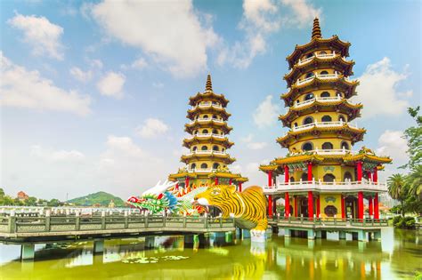 ¡Sumérgete en la majestuosidad de la Pagoda del Tigre en Órdenes! Historia y belleza arquitectónica convergen en un lugar mágico.